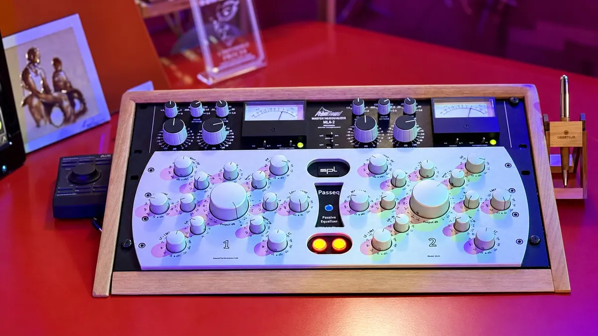 Égaliseur de mastering SPL dans le Studio SONGUART